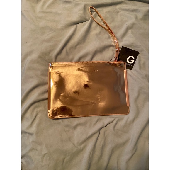 Guess clutch w/tag - Picture 2 of 2